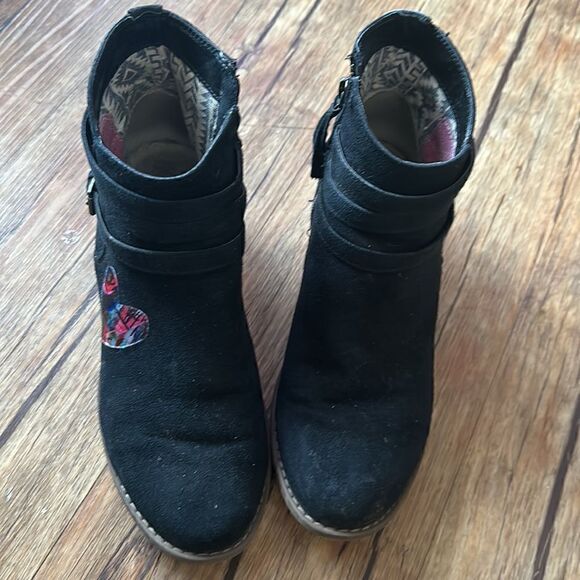 Size 8.5 Black + Graffiti Roxy Booties - Picture 3 of 6